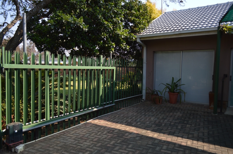 4 Bedroom Property for Sale in Flamwood North West